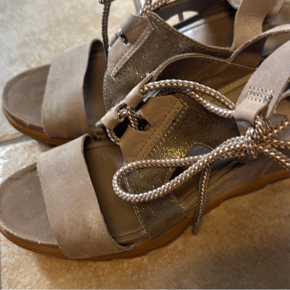 Sorel Taupe and Brown Sandals very comfortable and stylish
